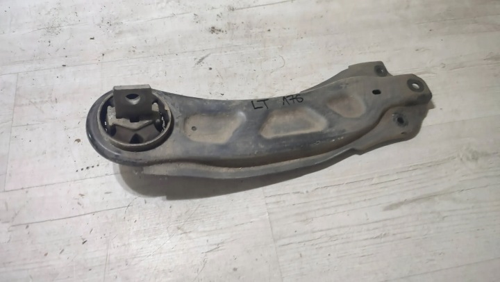 Mercedes-Benz A-classa W176 17r. 1.5cdi heck Seite links Querlenker