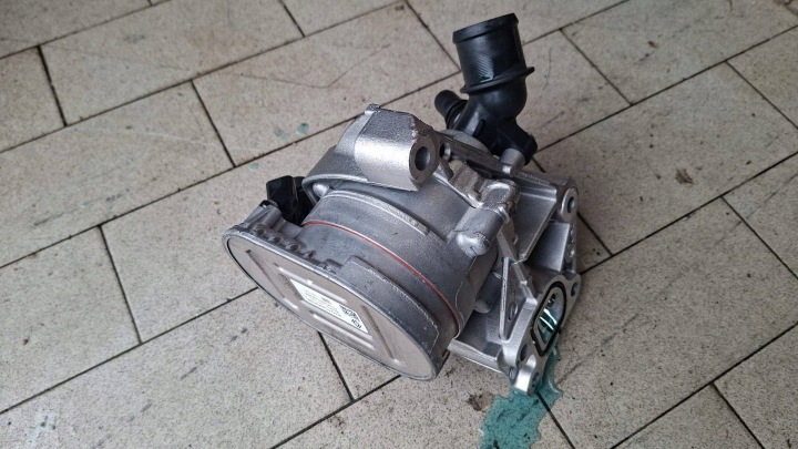 vodní čerpadlo Dacia Bigster R1310 210108628R stan velmi dobrý stav