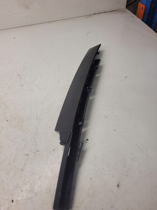 Blende Gehäuse Blende Abdeckung SLUPKA rechts AUDI A3 8V 8V3837902B