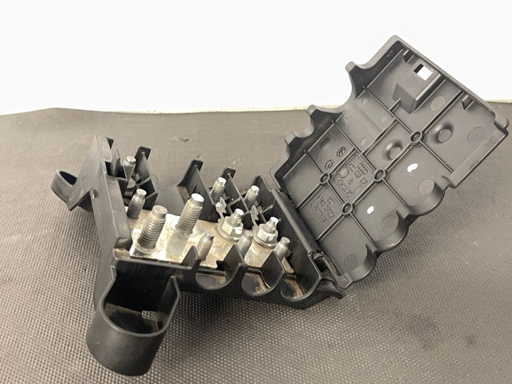 Rozdzielacz Pradu Obal AUDI A6 C7 A7 4G0937517