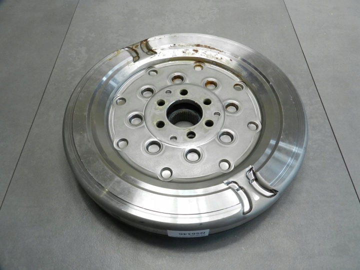 SEAT CUPRA FORMENTOR Reifen Rad schwungscheibe schwungrad 04E105266AD