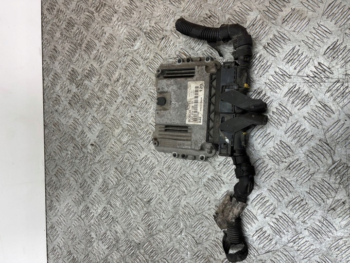 Unité de contrôle Moteur Ordinateur FIAT 1.6 JTD 0281014739