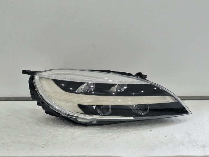 light right Volvo XC40 V40 LIFT MID LED