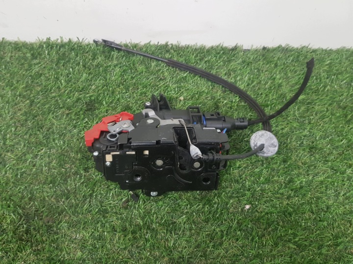 de la serrure portière gauche avant SKODA OCTAVIA 2 3D1837015AB