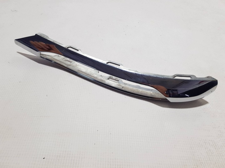 MERCEDES W204 Leiste Schutzleiste CHROM links der Stoßstange KRATKI A2048852974