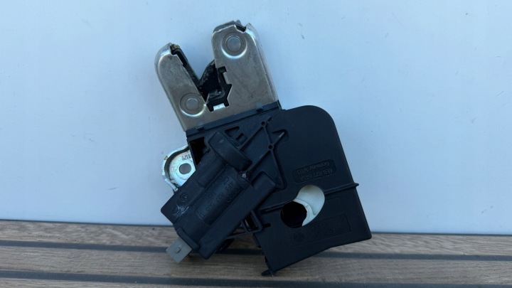 AUDI A5 8T A4 B8 A6 C6 zár motorháztetök csomagtartó 4E0827645A PAK22/GR88