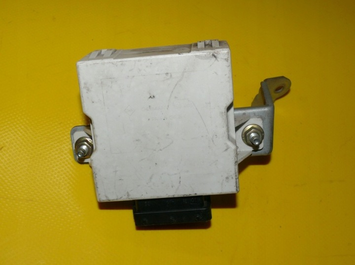 module relay of wipers TOYOTA AVENSIS T25