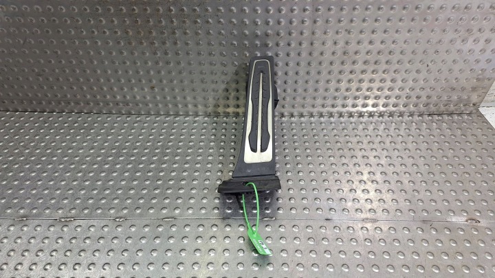 plynový pedál potencjometr 6889820 BMW G20 G21 G22 X3 G01 X4 G02 X5 G05