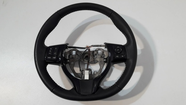 Toyota Yaris III volant skorzana nemá plastiku z tylu (L65)
