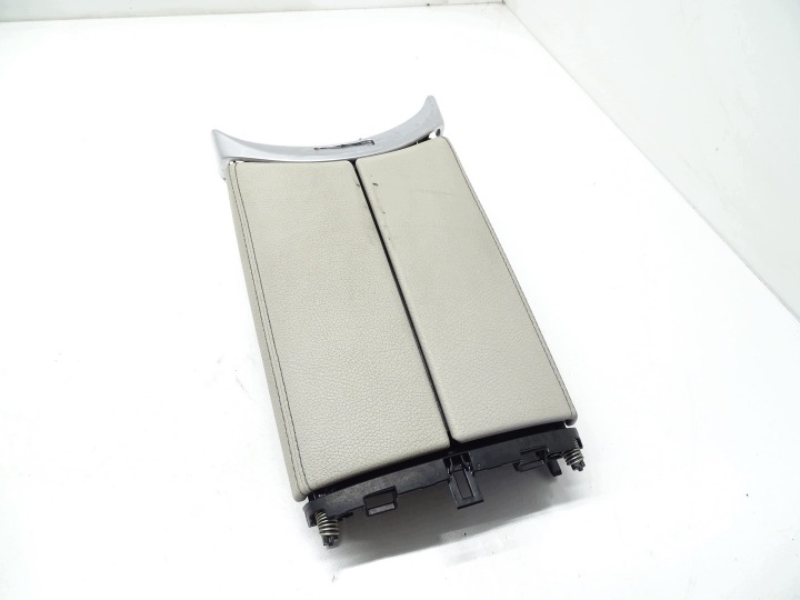 Loketní opěrka TUNELU SRODKOWEGO MERCEDES C-KLASA W205 2056800496