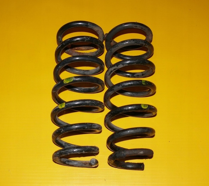 spring springs springing rear part TOYOTA AVENSIS II 2 T25 03-09r.