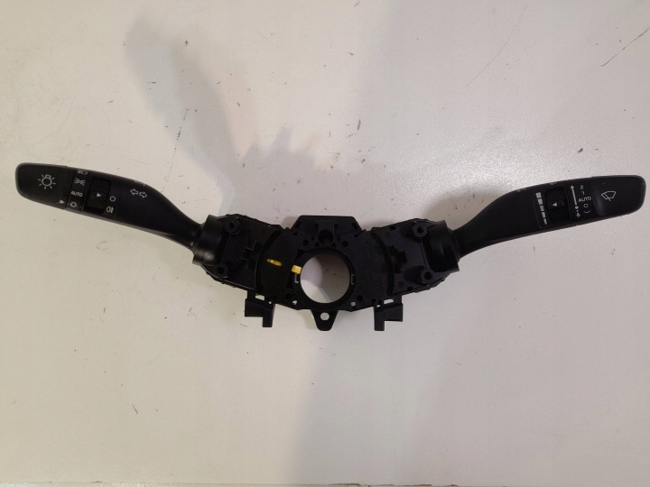 Hyundai Ioniq steering wheel levers and controls 93403F2810 (G450)