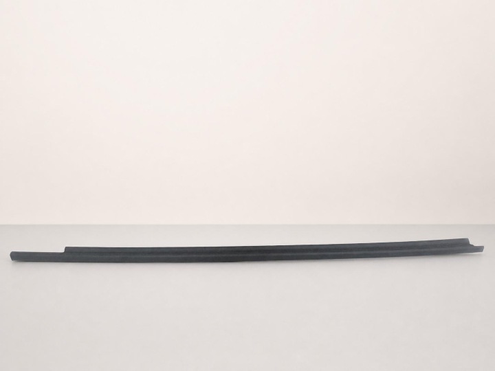 TOYOTA YARIS IV CROSS XP210 20- moulding dust windows door front right