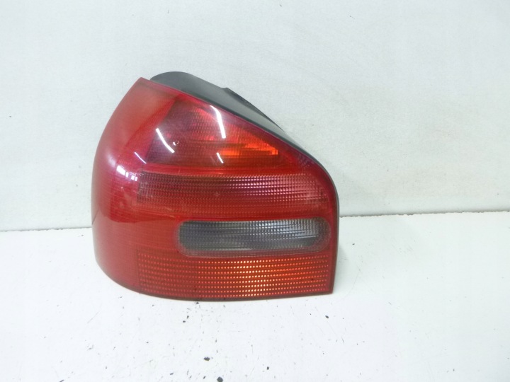 LICHT HINTEN LINKS AUDI A3 8L 5D 00R.