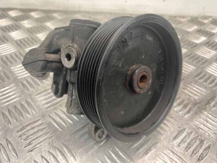 Mercedes CLS 320 CDI W219 Pompe direction assistée A0054660301