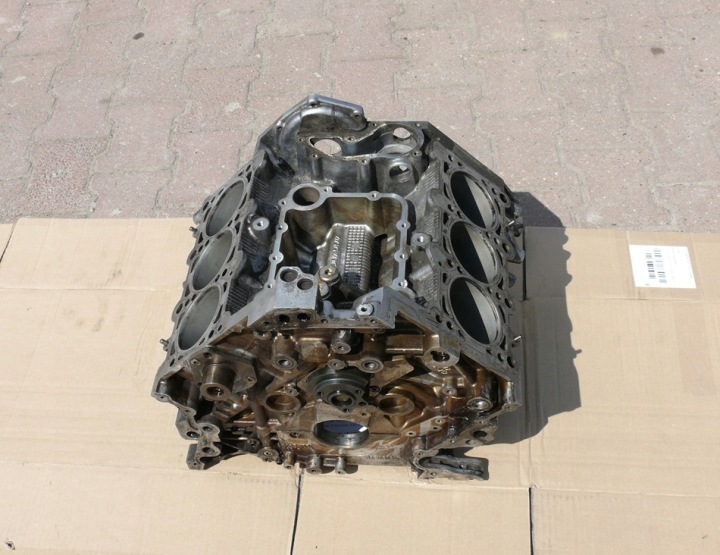 BLOK des motors strebe AUDI A6 C6 3.2 FSI V6 255KM AUK 04-08r. 06E103021AA