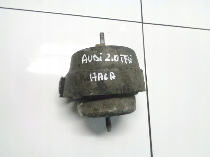 AUDI A4 B7 2.0TFSI Supporti motore usato 8E0199379AA
