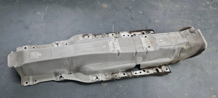 Q3 83A BLENDE ABDECKUNG TERMICZNA TUNELU RURY WYDECHOWEJ 5QF825662C