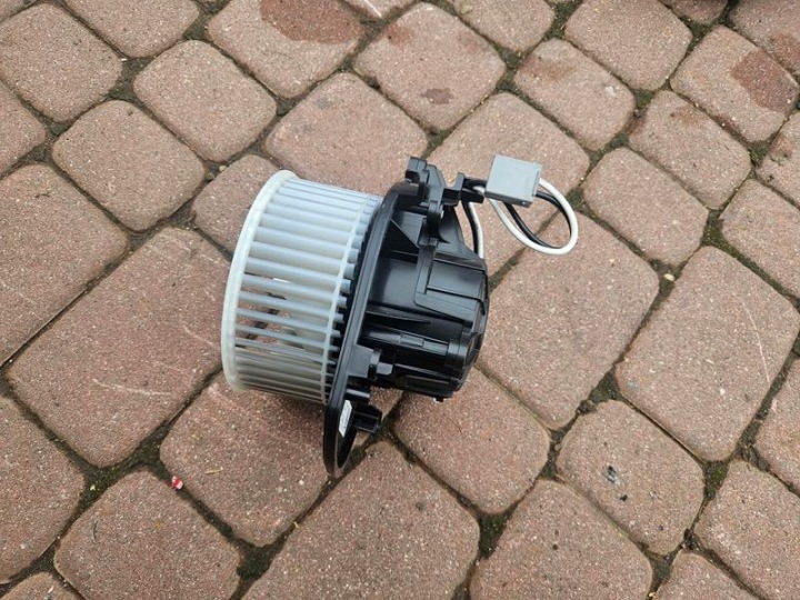 fan of the heating air conditionig grid heater Opel Insignia B FL LV280001