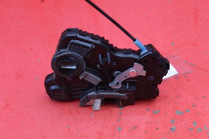 lock door left front front EU A046693 DAIHATSU SIRION 2 II M300 07-13