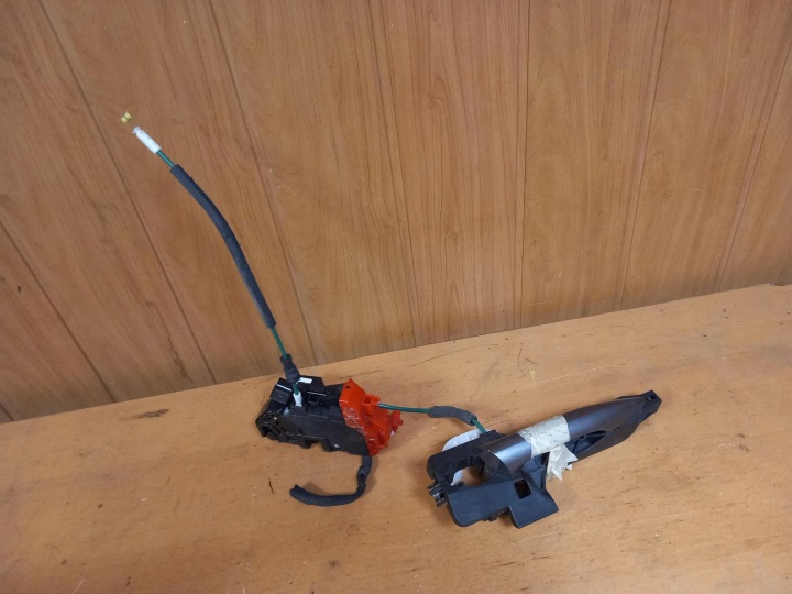 de la Serrure Poignée Portière Droite Avant HYUNDAI I30 II 81320-A6120 12-17