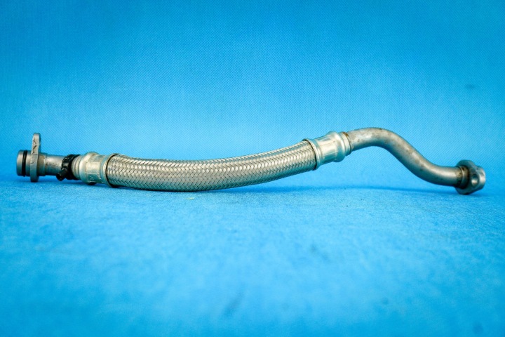hose oil line of the engine Audi RS6 4G RS7 4G8 4G0117315
