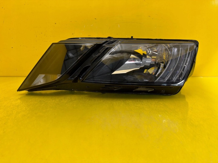 light left Skoda Octavia III Lift Zwykla 5E1941015C