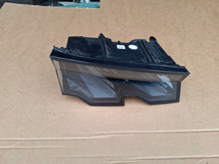 Peugeot 5008 III Licht heck hinten links für die Heckklappe 9842150080 25r