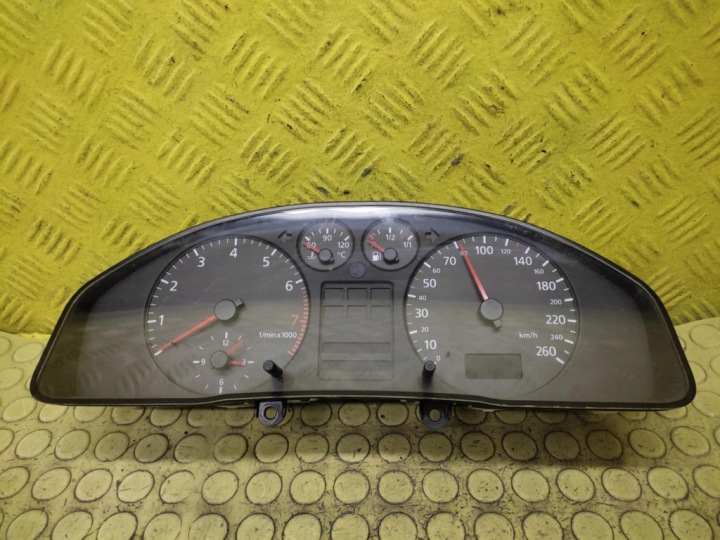 AUDI A4 B5 budíky 8D0919860G