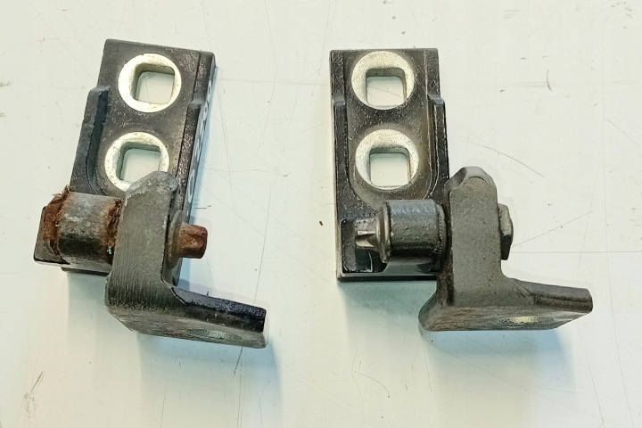 scharniere Tür links vorne KOMPLET OPEL CORSA D Z20R