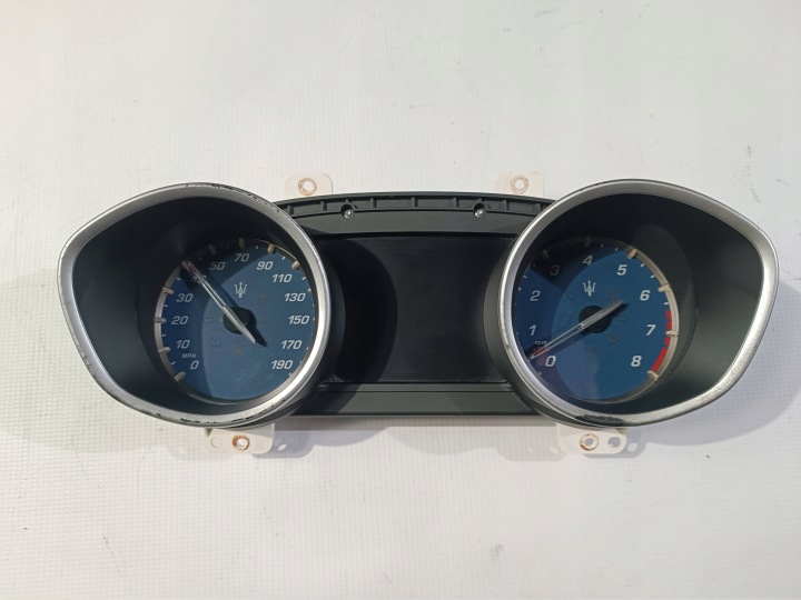 Kombiinstrument predkosciomierz wskaznik Kombiinstrument Maserati Ghibli SQ4 3.0 2013