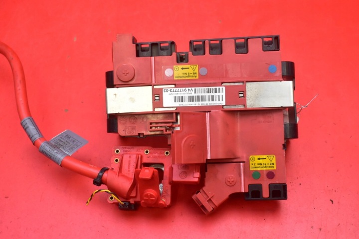 ROZDZIELACZ PRADU Borne Positif 9177773 BMW F07 GT 3.0 D 245 KM 09-13