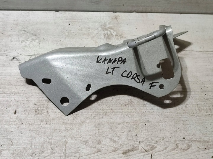 Opel Corsa F 2022 úchyt kanapy ľavý zadok