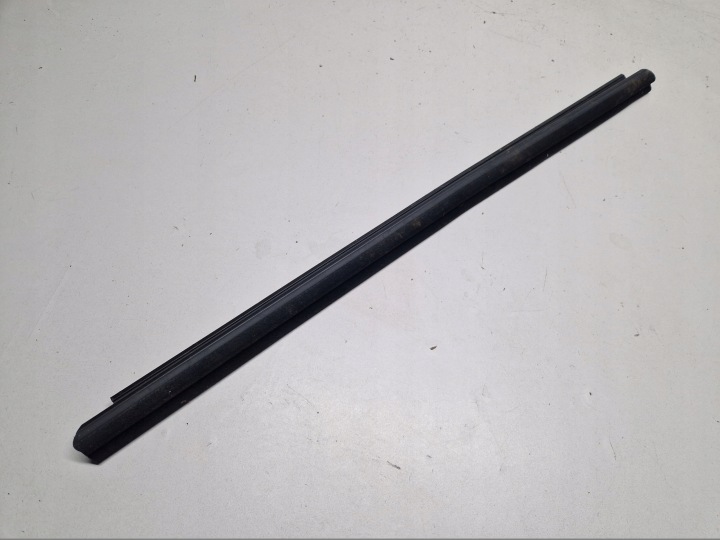 BMW 1 F40 F1H moulding dust door right front 7452368