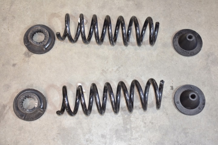 IDEALNY KPL. Fahrwerksfeder heck hinten MERCEDES W214 1