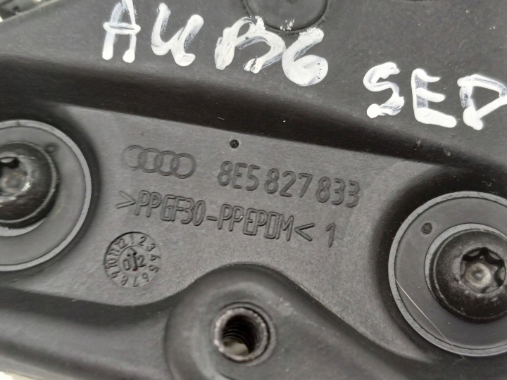 A4 B6 7M0959781A / 8E5962115 NR 147 8