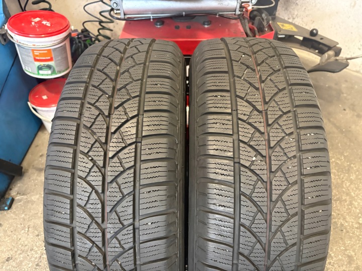 2 pneumatiques, pneus pneus hiver 215/65R16C Bridgestone Blizzak LM18C comme neuf 8,5mm