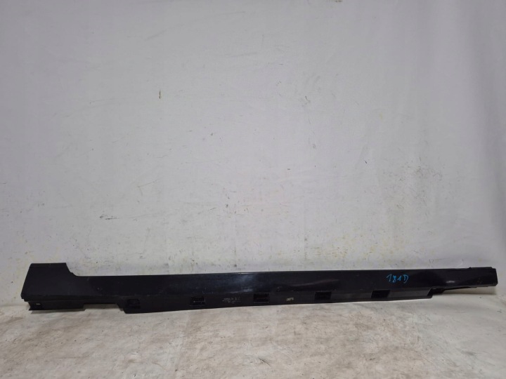 VW PASSAT B8 14-23 threshold right moulding threshold right
