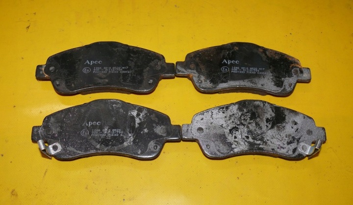kočione pločice prednji dio TOYOTA AVENSIS T25 277/26