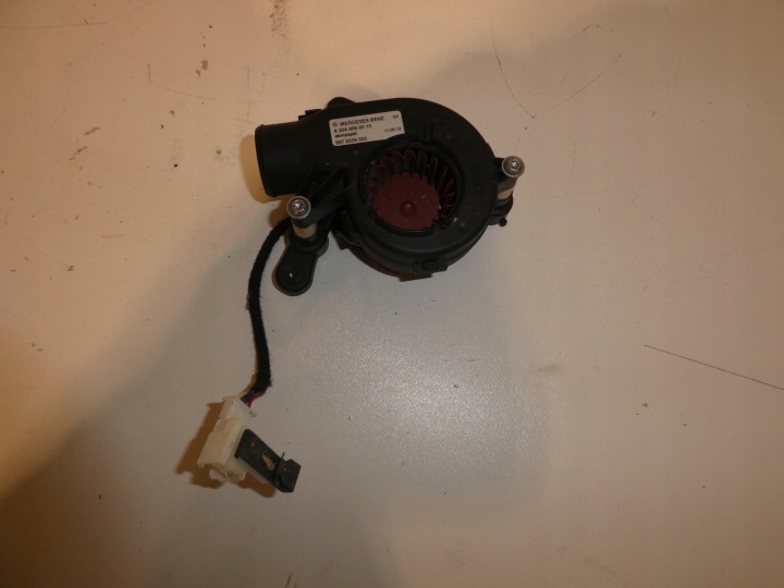 fan KOMPUTERA MERCEDES CLS C218 W218 A2049060015