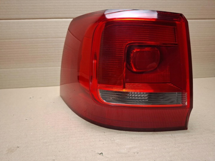 light rear left side Volkswagen Sharan 2 2012 7N0945095G