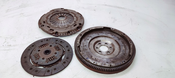 KUPPLUNG DRUCKPLATTE BREMSSCHEIBE KUPPLUNGSSATZ KUPPLUNGSSCHEIBE AUDI VW 1.4 TFSI 03C105273K