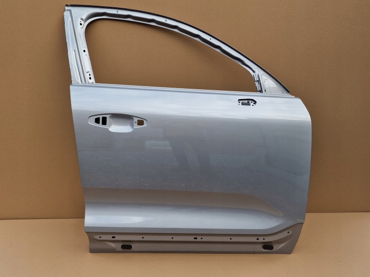 pravé dvere predok VOLVO C40 2021- farba 735