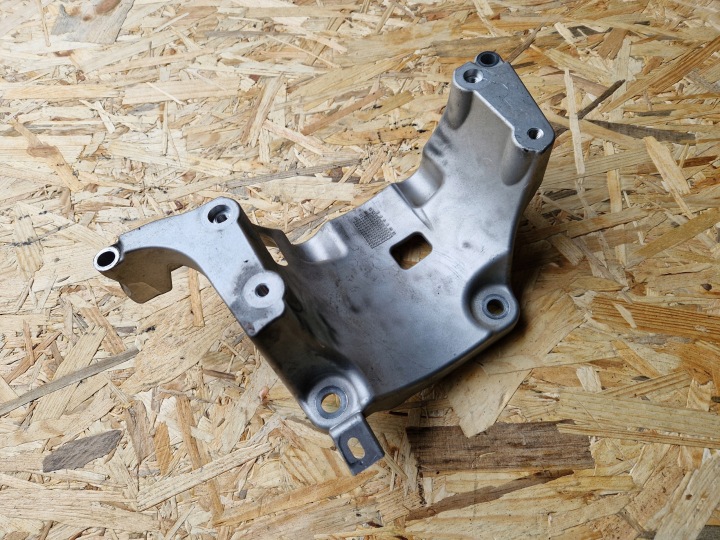 holder holder alternator VOLVO XC60 XC90 2.0D MILD HYBRID 31480101