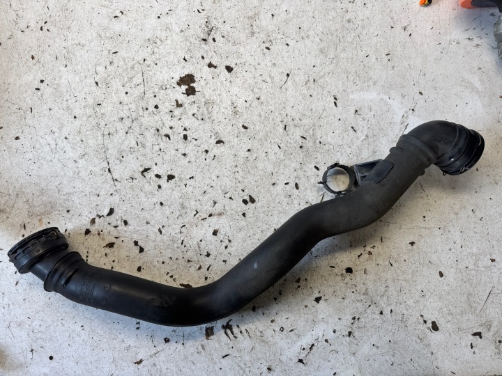 OPEL ASTRA K 5 pipe wiring hose of the intercooler 39017741 / 39023622 1.6 CDTI