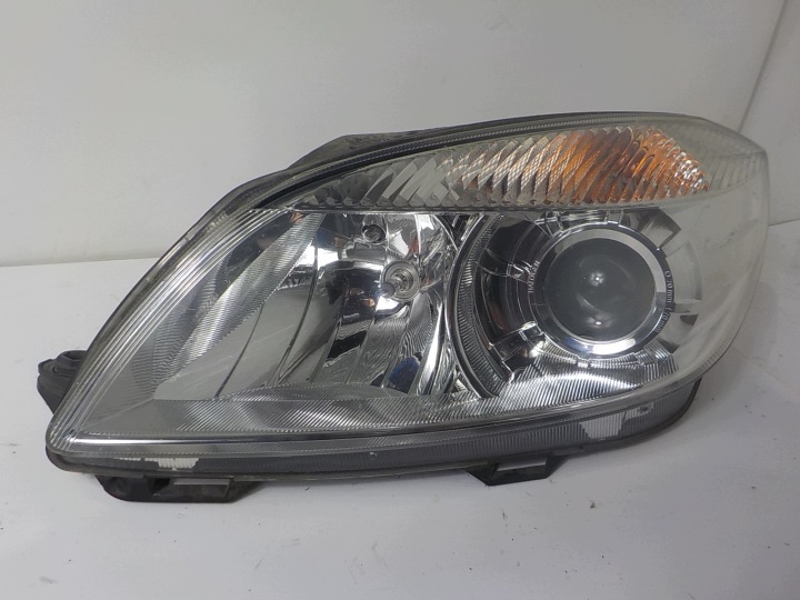 SKODA FABIA II LIFT light left front front UK