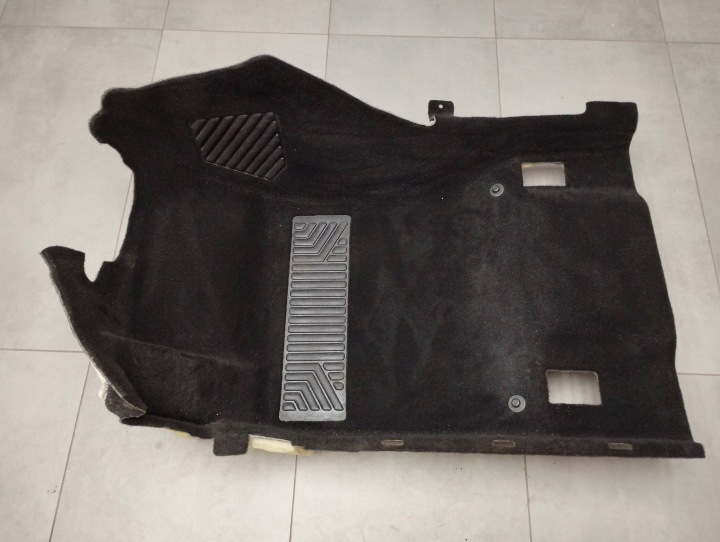 Mercedes B-KLASA W242 carpet left front A2426803700