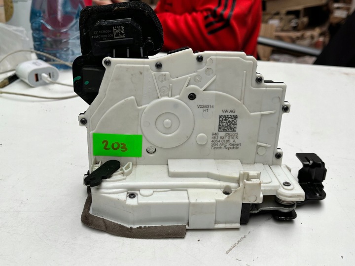 original lock door right front Audi RS Q8 4K1837016K !J