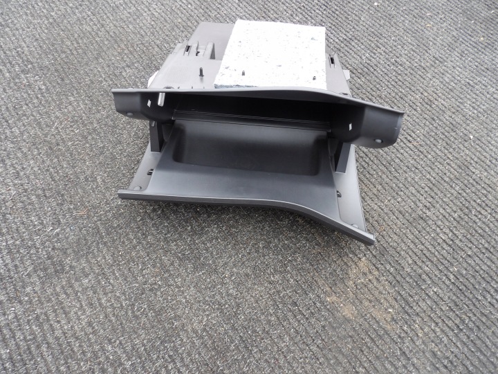 passenger compartment of the passenger Peugeot 308 T9 OE 9677995177