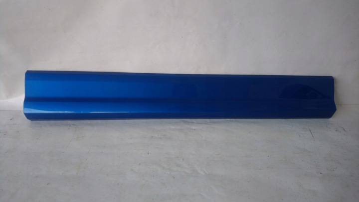 moulding lower door right front AUDI Q2 81A853960B